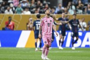38岁梅西仰天长叹！生涯第6次吞0-4，仍获7.4分：头槌冲顶险破门